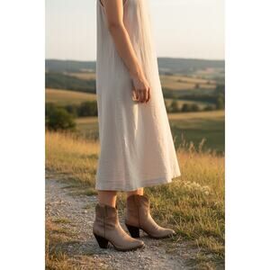 Frye Billy Short distressed Brown Leather Western boots, women’s size 7.5 B